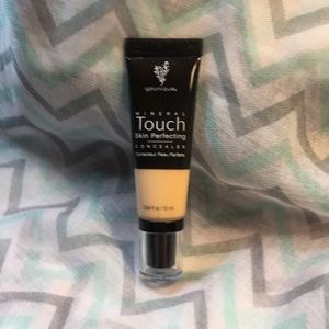 Younique Skin Perfecting Concealer